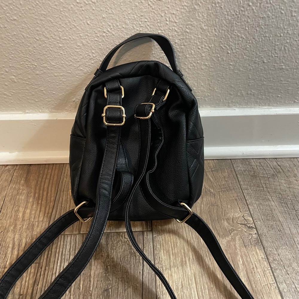 Betsey Johnson Pug Dog Mini Backpack Black Quilted Faux Leather Floral Lining‎ - Picture 2 of 8